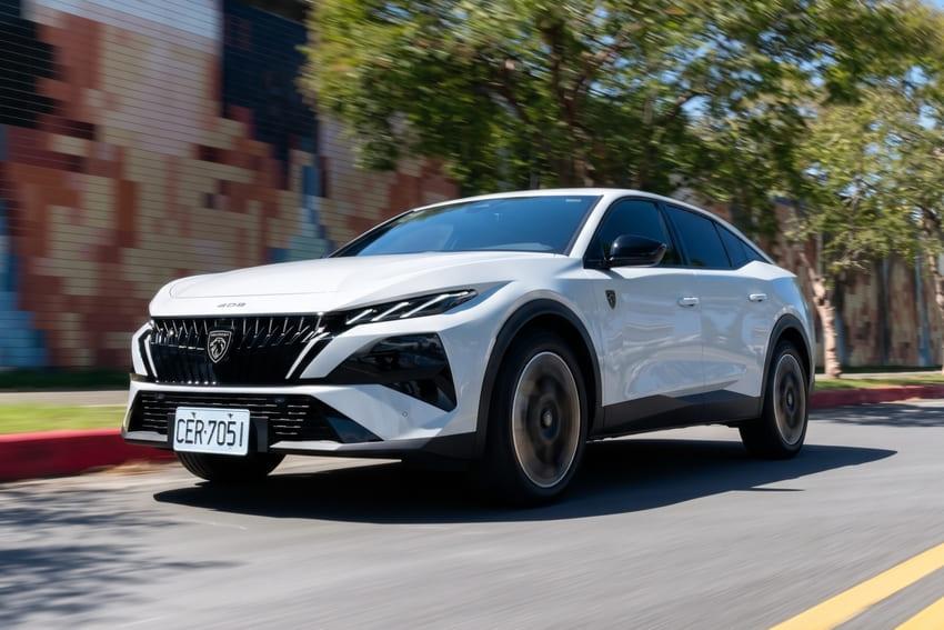 法獅跨界轎跑帥出新高度 油電動力同步升級！小改款 Peugeot 408 上路試駕