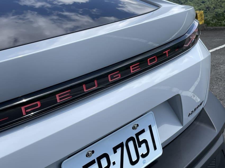 法獅跨界轎跑帥出新高度 油電動力同步升級！小改款 Peugeot 408 上路試駕