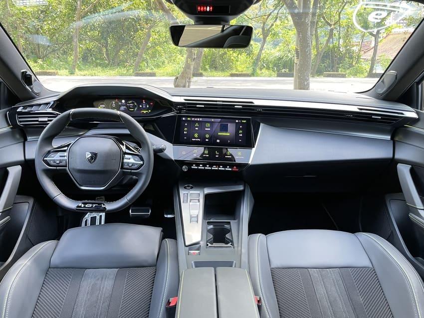 法獅跨界轎跑帥出新高度 油電動力同步升級！小改款 Peugeot 408 上路試駕