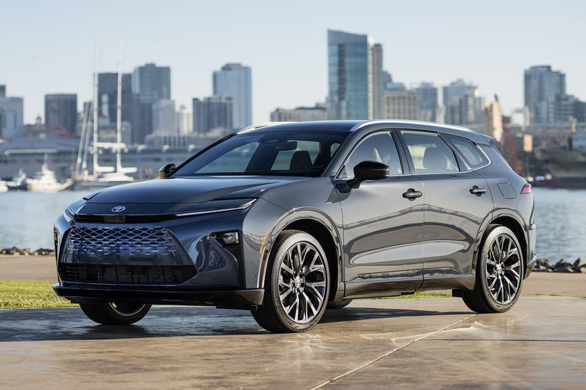 Toyota 皇冠休旅 Crown Estate 預備迎接年式更新。