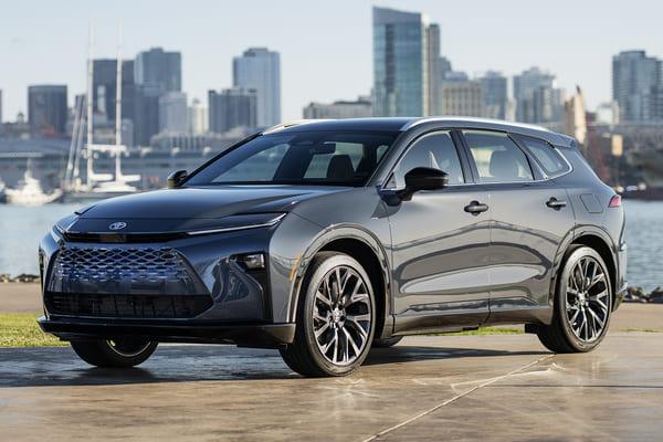 最實用 Toyota 皇冠休旅即將升級!新年式售價提前曝光下修入手門檻