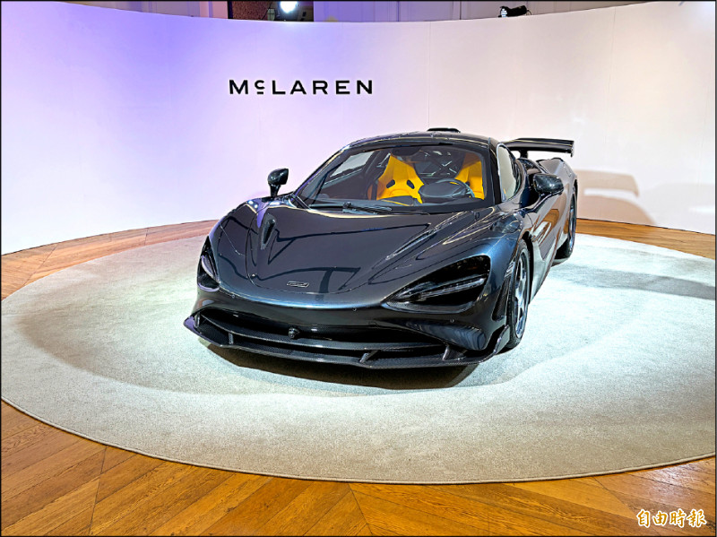 McLaren 750S Le Mans是向1995年McLaren F1 GTR致敬的紀念車款，台灣基本車價2,880萬元起，圖為Le Mans Grey灰色。（記者陳英傑攝）