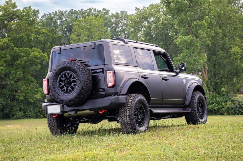 ORV 越野性能套件也針對 Bronco 底盤進行升級強化。