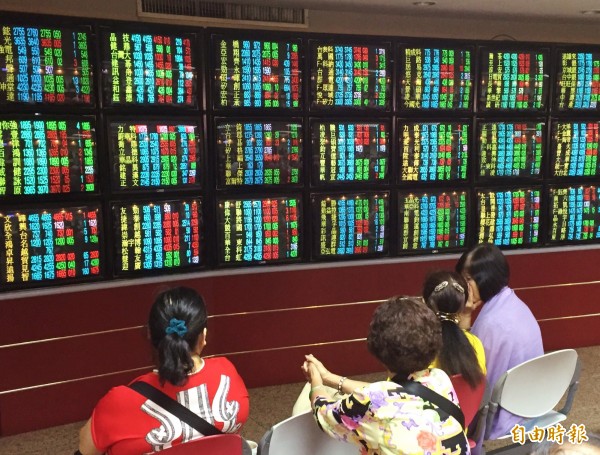 台股守住8000大關 收盤小漲14點