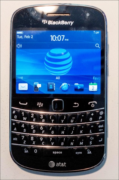 黑莓機將委外生產