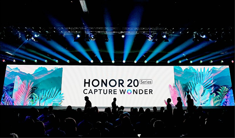 美禁令發威 華為營收估減9450億