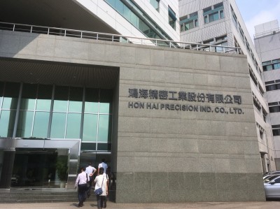 外資連買20日不敵高檔震盪 今鴻海股價大跌失守90元