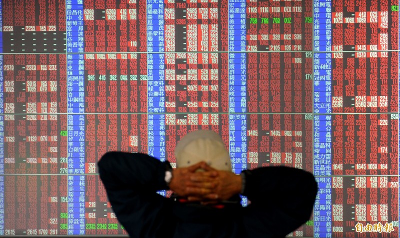 台股盤前》站上12000點 短線仍有機會再走高