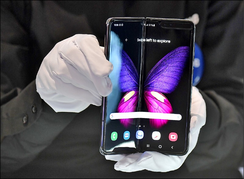 折疊手機明年搶市 台供應鏈可望進補