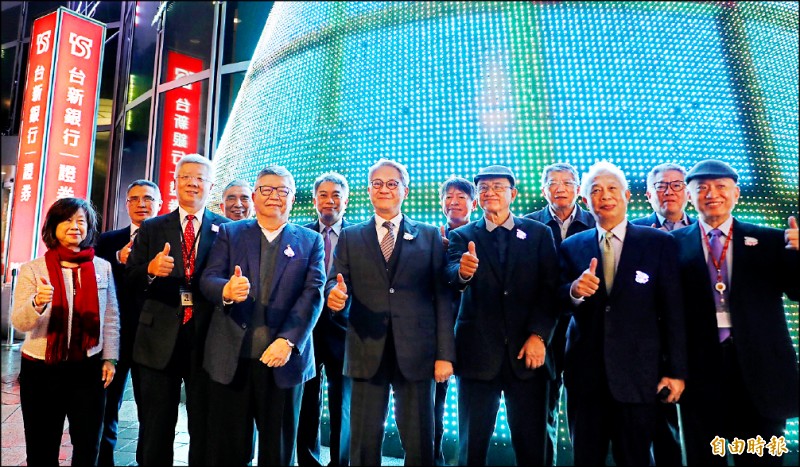 台新聖誕祭擴大規模 吳東亮親自點燈