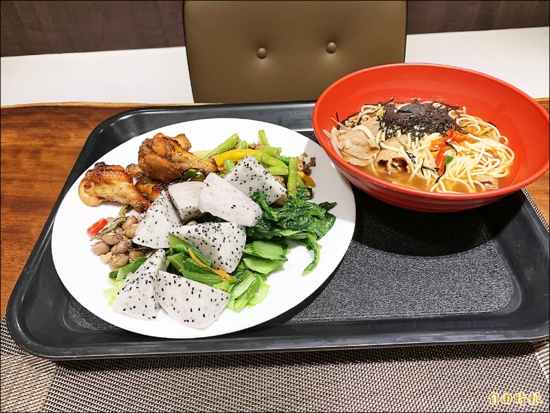 財經週報 員工餐廳 台積電 美食街 知名餐點每月巡迴 自由財經