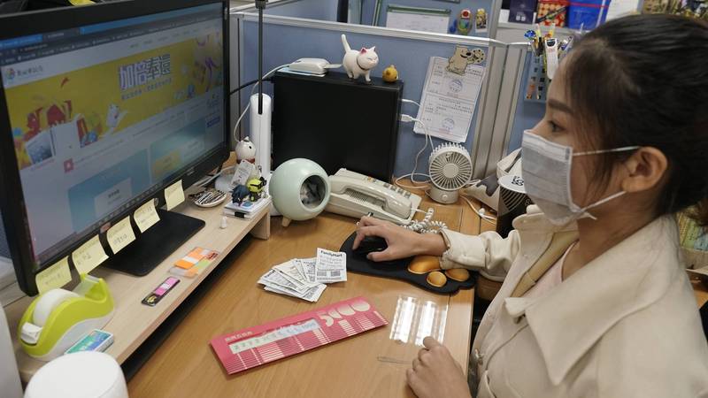 新北消費滿額抽獎 經發局推學生綁定家長手機也能抽