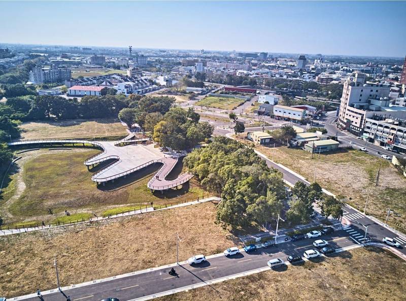 台南重劃區土地標售6標紅不讓 新營長勝營區素地站穩3字頭 台南重劃區土地標售6標紅不讓 新營長勝營區素地站穩3字頭