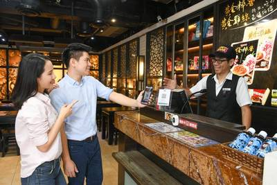 行動支付大調查 「掃經濟」占比達7成  大勝「嗶經濟」