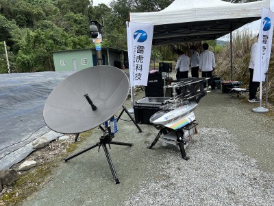 攜手中華電信秀肌肉 雷虎展示無人機衛星基地台