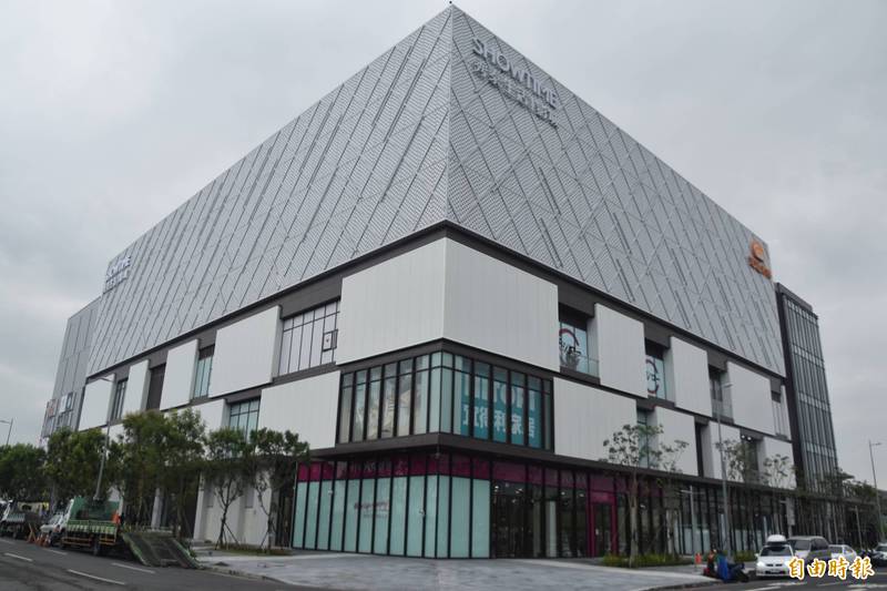 北高雄首間百貨商城 岡山樂購站前廣場5/26試營運