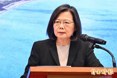 澳洲議員贈「這禮物」力挺台灣  小英感動落淚