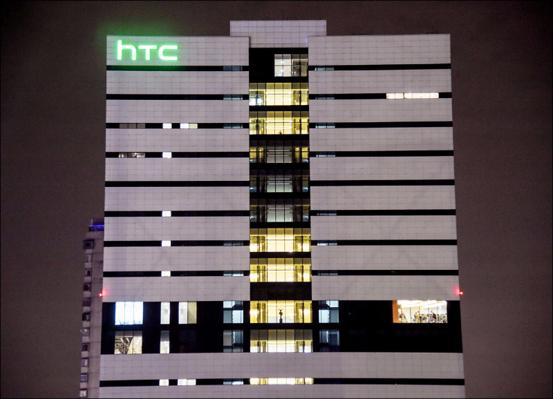 宏達電 去年每股虧4.13