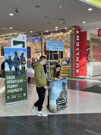 砲灰用光了？俄街頭擺攤祭12萬月薪騙新兵上門