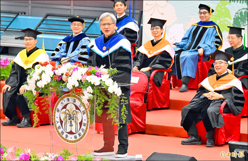 AI教父黃仁勳：朝夢想奔跑 別用走的！