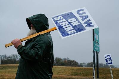 UAW預告2028年再罷工 特斯拉恐遭殃？