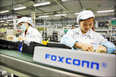 鴻海iPhone產線拚出貨 祭銀彈年前招工