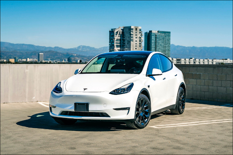 〈財經週報-台股盤勢解析〉2024年股市溫和成長 看好AI、EV雙主軸