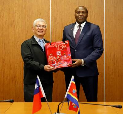 史瓦帝尼總理訪世曦 盼加速戰略油槽計畫