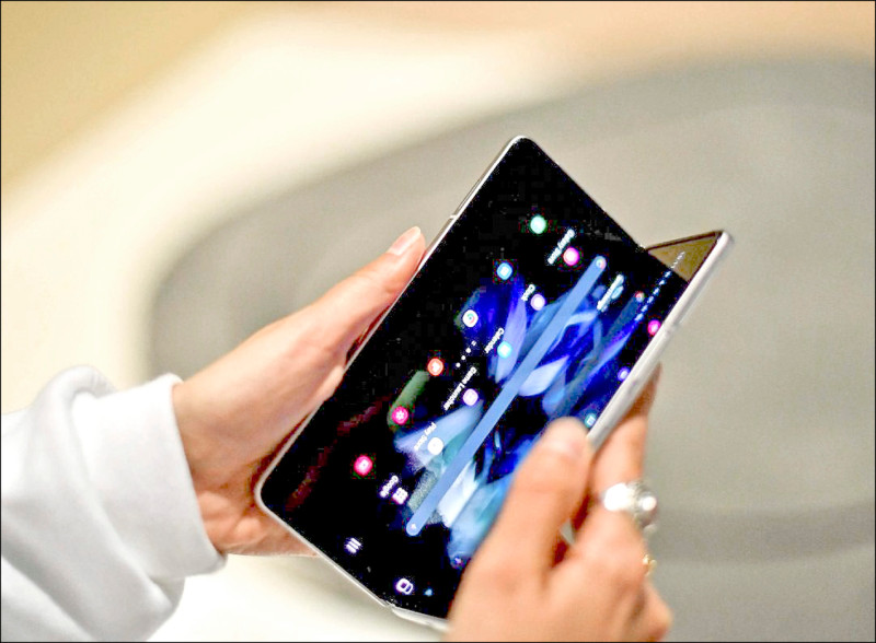 偷技術搶市占 韓摺疊機也被中篡位