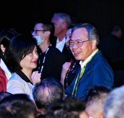 黃仁勳演講猶如星光大道 劉揚偉、林百里、施崇棠……產業大老風雨無阻「攏底家」