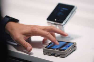 全球摺疊手機霸主換人 三星銷量慘遭華為超車