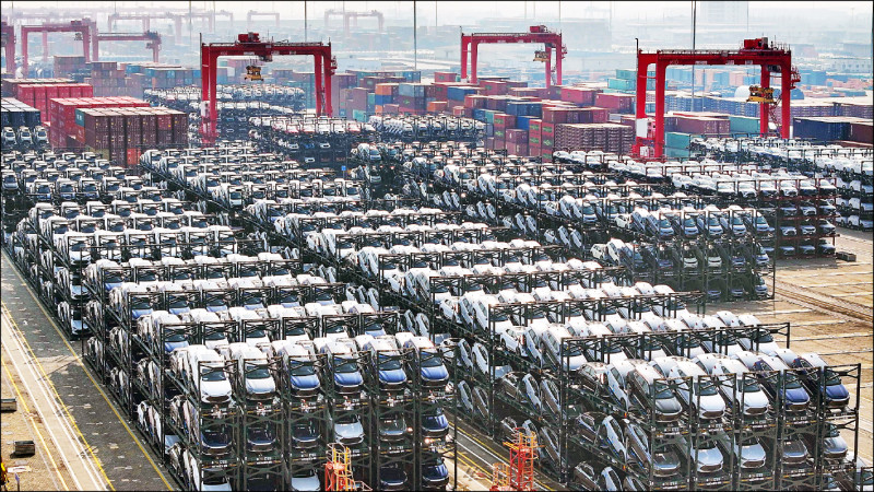 跟進美國 加對中電動車課100%關稅