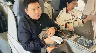 華為老董重施故技搞神秘 摀住口袋防止Mate 70曝光