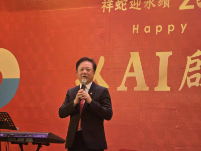 中華電信去年每股賺4.8元  簡志誠:今年營運拚8年新高