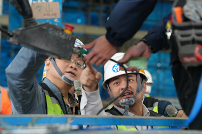 洪申翰帶隊突襲勞檢威京集團工地 開罰55萬、7處停工