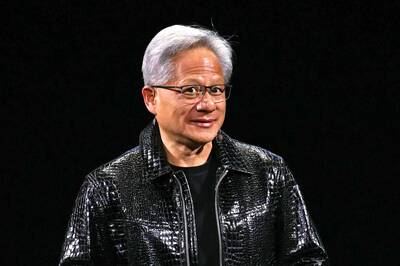 川普、黃仁勳相見歡 會對晶片徵關稅、啟動調查DeepSeek