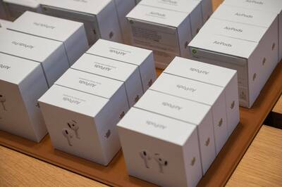 大升級！彭博曝AirPods擬推即時翻譯功能