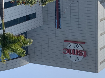 台積電上演「秒填息」秀 股價最高衝978元