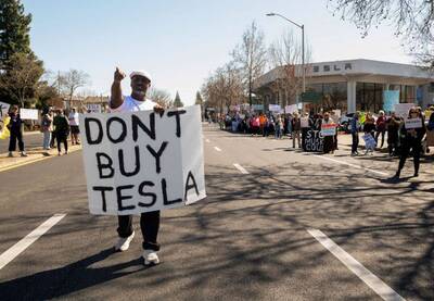 特斯拉股東爭相出逃 ! 多位董事拋售持股