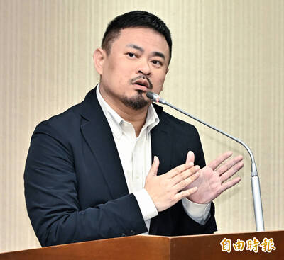 立委逼問是否支持增加國定假日 洪申翰神回「有正向討論的空間」