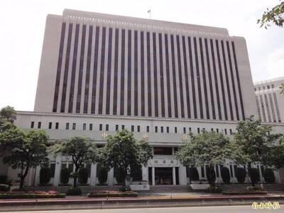 楊金龍看台灣尚無貨幣寬鬆條件 央行關鍵問答一次看