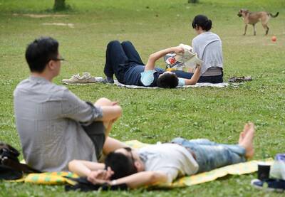 台股崩跌！網推全台睡公園好選擇 業者花式出招祭「睡公園4件套」