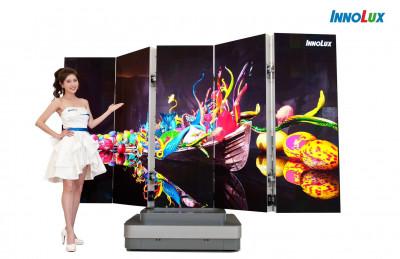 2025 Touch Taiwan》群創推出業界唯一130吋4ＫAM miniLED折疊TV