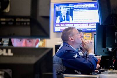 美股全收黑！道瓊狂瀉近千點 台積電ADR跌2.56％