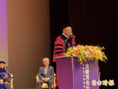 臻鼎董事長沈慶芳 獲頒中央大學名譽博士