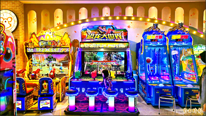簡體字遊戲機台襲台》實體機台難抗中 台廠拚軟不拚硬