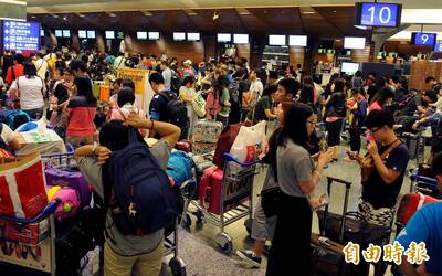 別再當盤子！資深空姐點名最傻旅客：行李多花的錢都能買新機票