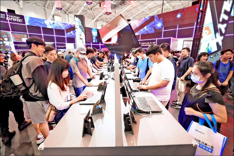 跑贏通膨 前7月實質月薪增幅5年新高