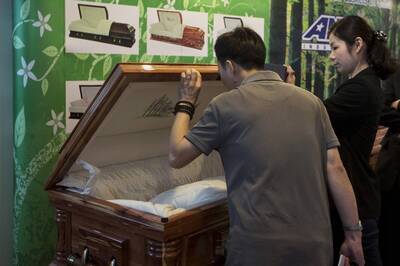 中國經濟寒冬無死角！殯葬龍頭「撐不住」血虧高達11億