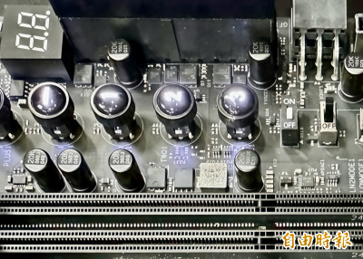 PCIe 8.0規格完成初審 預計2028年正式定案